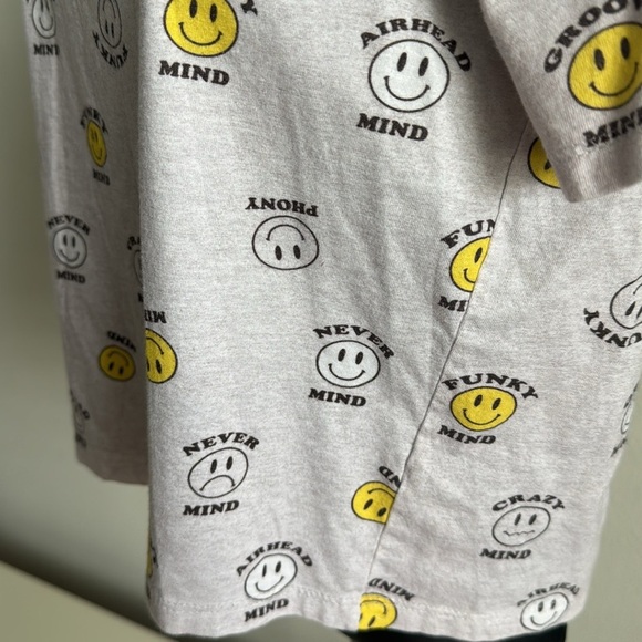 Retro Gray Smiley Face Graphic Tee with Fun Phrases - Size S - Picture 5 of 6